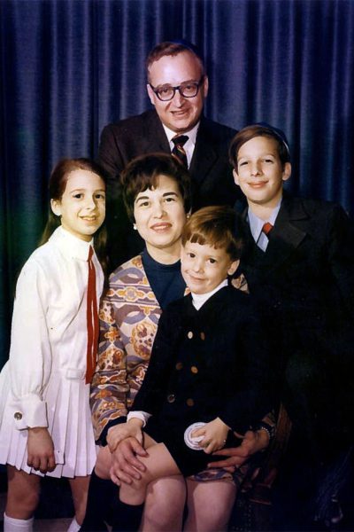 Судьи Верховного суда рассмотрят будущее гражданства по рождению. Вот как их семьи попали в Америку.