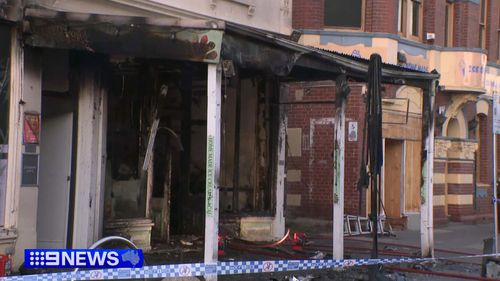 Поджог магазина мороженого, предположительно, связан с организованной преступностью. Поджог магазина мороженого, предположительно, связан с организованной преступностью.