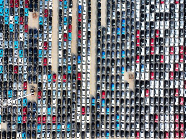 Самый серьёзный нефтяной кризис в истории наступил в удачное время для испытывающих трудности китайских гигантов по производству электромобилей.