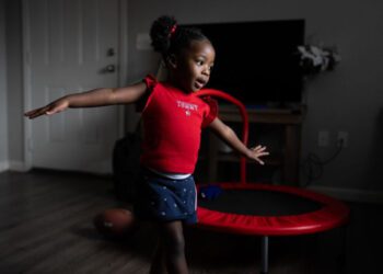 Они не хотели делать кесарево сечение. Судья должен был решить, как именно они будут рожать.