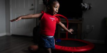 Они не хотели делать кесарево сечение. Судья должен был решить, как именно они будут рожать.