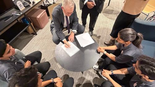 Ещё три иранских футболиста изменили своё решение остаться в Австралии.