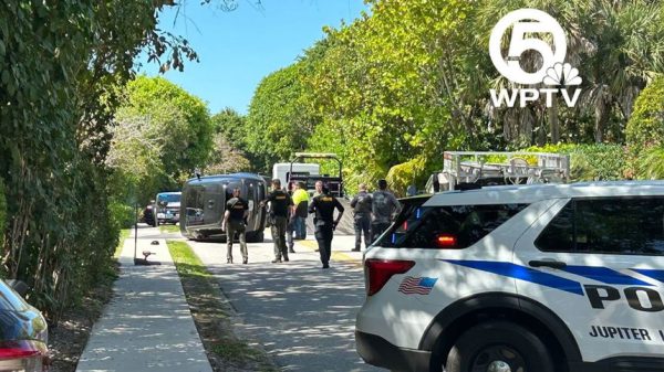 Тайгер Вудс арестован по подозрению в вождении в нетрезвом виде после автомобильной аварии во Флориде.