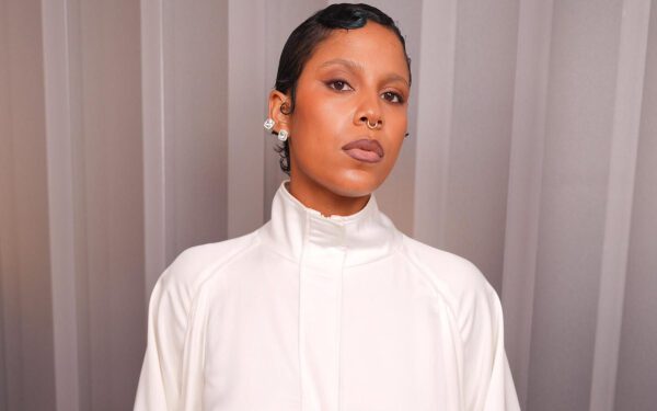 Токиша побрила голову вживую на сцене нью-йоркского Мэдисон-сквер-гарден. Токиша побрила голову вживую на сцене нью-йоркского Мэдисон-сквер-гарден.