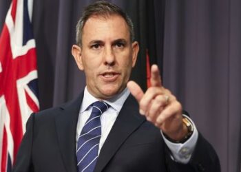 Министр финансов представил мрачный прогноз, рекламируя «амбициозную» налоговую реформу.