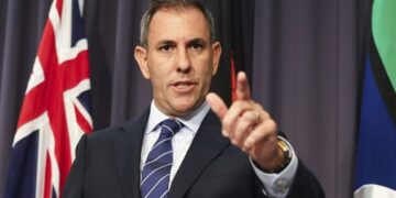 Министр финансов представил мрачный прогноз, рекламируя «амбициозную» налоговую реформу.