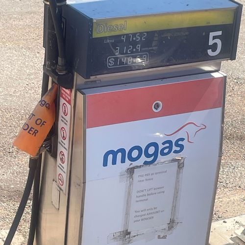 Водитель грузовика дважды застревал на отдалённых трассах из-за нехватки дизельного топлива.