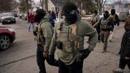 Трамп распорядился выплачивать зарплату сотрудникам TSA независимо от решения Конгресса. Вот что нам известно.