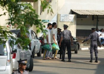 Трамп исключает возможность переговоров в отсутствие «безоговорочной капитуляции» Ирана, в то время как Израиль наносит удары по Ливану.