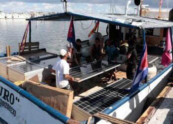 Трамп заявил, что у него «нет проблем» с тем, что российский нефтяной танкер доставляет гуманитарную помощь Кубе, несмотря на блокаду.