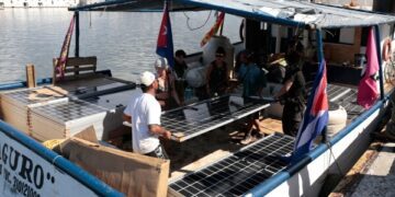 Трамп заявил, что у него «нет проблем» с тем, что российский нефтяной танкер доставляет гуманитарную помощь Кубе, несмотря на блокаду.