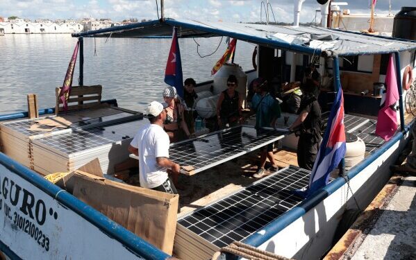 Трамп заявил, что у него «нет проблем» с тем, что российский нефтяной танкер доставляет гуманитарную помощь Кубе, несмотря на блокаду. Трамп заявил, что у него «нет проблем» с тем, что российский нефтяной танкер доставляет гуманитарную помощь Кубе, несмотря на блокаду.