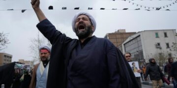 Трамп заявил, что США бомбили военные объекты на острове, имеющем жизненно важное значение для иранской нефтяной сети.