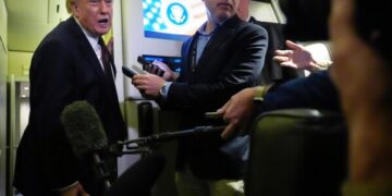 Команда Трампа оказывает давление на СМИ: Расскажите историю войны так, как мы её видим.