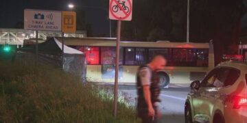 Двое подростков на мотоцикле погибли в результате столкновения с автобусом на западе Сиднея.