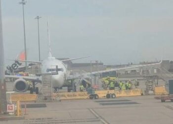 Возгорание электронной сигареты в самолете привело к срабатыванию экстренной службы в аэропорту Мельбурна. Возгорание электронной сигареты в самолете привело к срабатыванию экстренной службы в аэропорту Мельбурна.