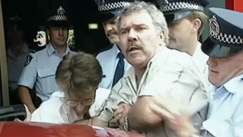 Арест вируса увековечен в Национальном архиве кино и звука. Арест вируса увековечен в Национальном архиве кино и звука.