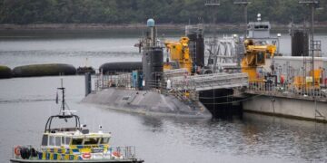 Что нужно знать о Диего-Гарсии после того, как Иран нанес удар по ключевой американской военной базе на этом отдаленном острове.