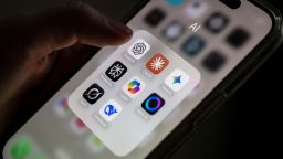 Когда Пентагон отстранил Anthropic, OpenAI тут же заняла его место. Некоторые сотрудники недовольны тем, как всё это произошло.