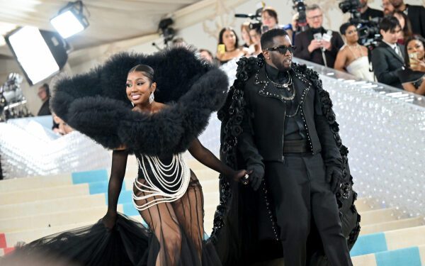 Янг Майами защищает свое решение написать письмо в поддержку Дидди после суда по делу о торговле людьми: «Человек, которого я встретил, изменился». Янг Майами защищает свое решение написать письмо в поддержку Дидди после суда по делу о торговле людьми: «Человек, которого я встретил, изменился».