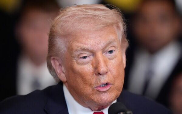 Зеленский заявил, что не хочет ремонтировать трубопровод, по которому российская нефть поступает в Центральную Европу.