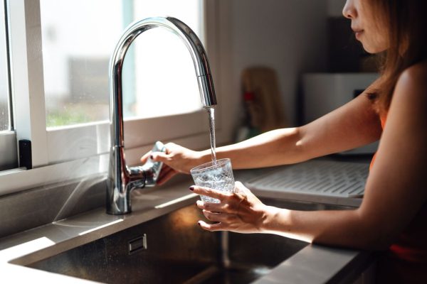 В водопроводной воде каждого пятого американца могут содержаться опасные токсины.