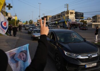 Вступает в силу согласованное Израилем и Ливаном десятидневное перемирие.