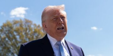 23-этажный отель в престижном районе Майами исчез за считанные секунды в результате взрыва.