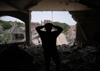 В Ливане сохраняется хрупкое затишье, поскольку перемирие, достигнутое при посредничестве США, сохраняется, и семьи возвращаются домой.