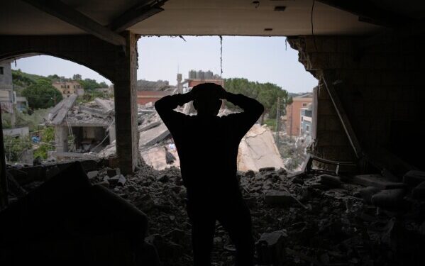 В Ливане сохраняется хрупкое затишье, поскольку перемирие, достигнутое при посредничестве США, сохраняется, и семьи возвращаются домой.