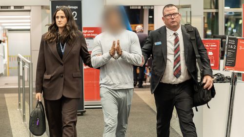 Мошенник обвиняется в мошенничестве в торговом центре в Новом Южном Уэльсе, предположительно, на сумму 150 000 долларов.