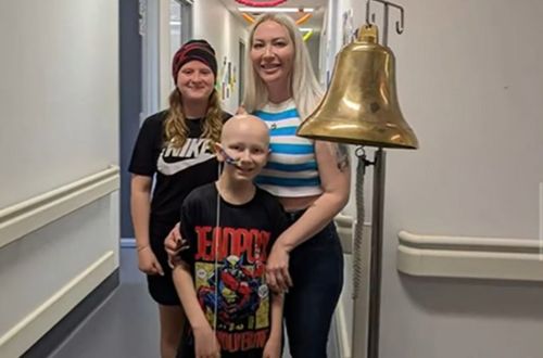 Семья из Аделаиды вынуждена собирать средства на спасительную терапию рака для своего мальчика с помощью краудфандинга после того, как обещание не было выполнено.