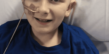 Семья из Аделаиды вынуждена собирать средства на спасительную терапию рака для своего мальчика с помощью краудфандинга после того, как обещание не было выполнено.