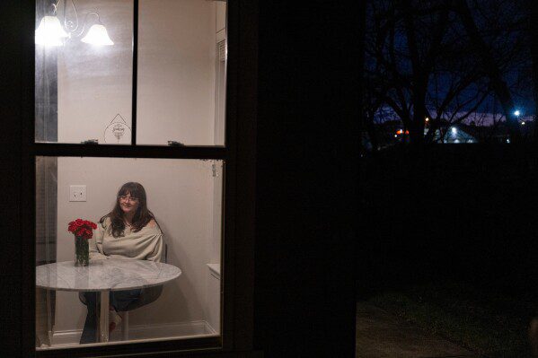 Усыновленные и запертые: детям обещали «вечный дом», но вместо этого их помещают в коммерческие учреждения.