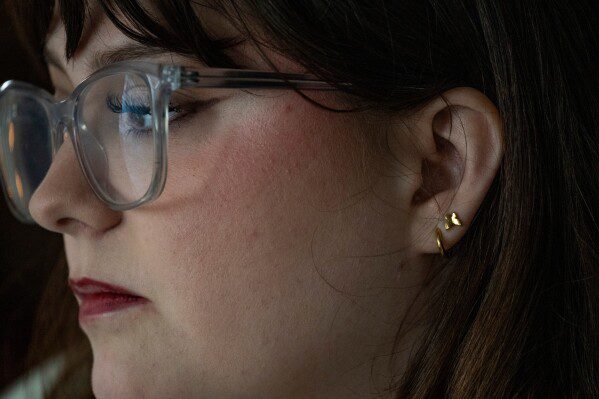 Усыновленные и запертые: детям обещали «вечный дом», но вместо этого их помещают в коммерческие учреждения.