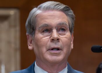 Анализ: В 80-х годах США обеспечивали защиту иранских кораблей в Ормузском проливе. Смогут ли они сделать это снова?