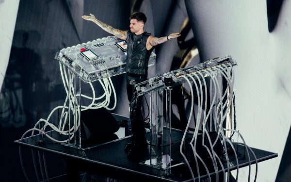 Выступление Anyma на Coachella 2026 отменено из-за сильного ветра: «Мы сделали все, что в наших силах». Выступление Anyma на Coachella 2026 отменено из-за сильного ветра: «Мы сделали все, что в наших силах».