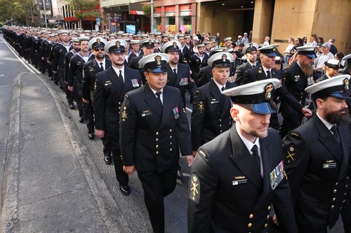 «Ужасно»: бунт омрачил утренние службы в честь Дня АНЗАК в Сиднее и Мельбурне.