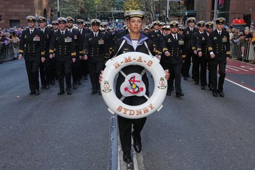 «Ужасно»: бунт омрачил утренние службы в честь Дня АНЗАК в Сиднее и Мельбурне.