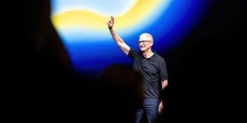 Генеральный директор Apple Тим Кук уйдет в отставку после более чем десяти лет работы.