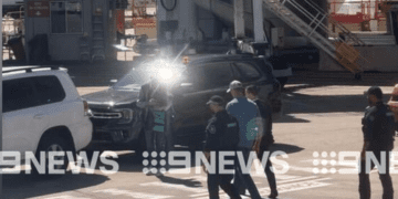 Бен Робертс-Смит прибыл в тюрьму Силверуотер после предъявления ему обвинений.