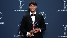 Карлос Алькарас заявил, что не будет защищать свой титул на Открытом чемпионате Франции из-за травмы запястья.