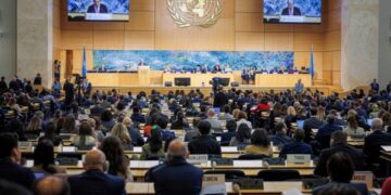 Карни утверждает, что экономические связи Канады с США являются слабым местом, которое необходимо исправить.