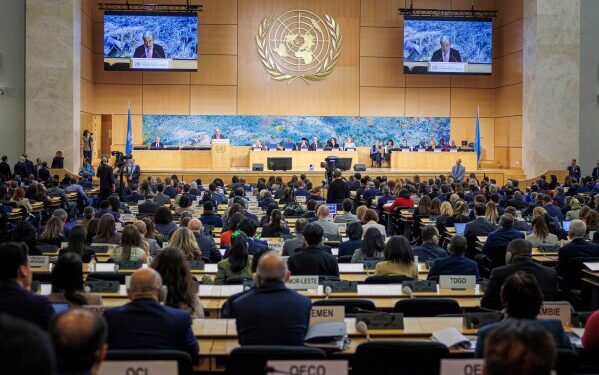 Карни утверждает, что экономические связи Канады с США являются слабым местом, которое необходимо исправить.