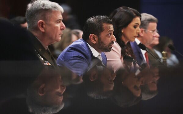 Перемирие находится под угрозой, поскольку Израиль расширяет удары по Ливану, а Иран вновь закрывает пролив.