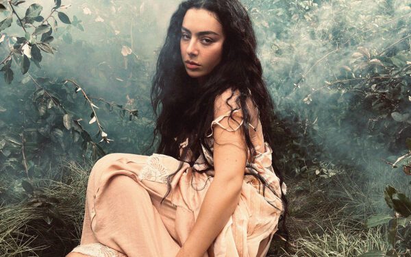 Менеджмент Charli xcx разъяснил заявления Скай Феррейры о титрах фильма «Грозовой перевал».