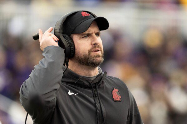 В результате утечки химикатов на заводе в Западной Вирджинии погибли 2 человека, еще 30 были госпитализированы, сообщили официальные лица.