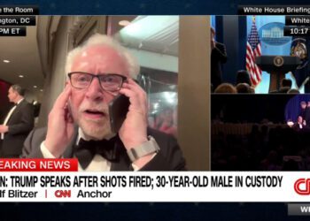Журналист CNN Вольф Блитцер стал свидетелем «ужасающего» происшествия: вооруженный человек открыл огонь в нескольких метрах от него во время ужина для корреспондентов Белого дома.