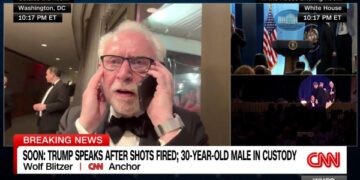 Журналист CNN Вольф Блитцер стал свидетелем «ужасающего» происшествия: вооруженный человек открыл огонь в нескольких метрах от него во время ужина для корреспондентов Белого дома.
