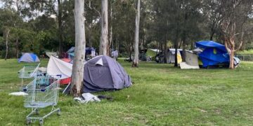 Стоимость жизни: По данным организации Vinnies, большинство австралийцев «не могут позволить себе бежать» от домашнего насилия.